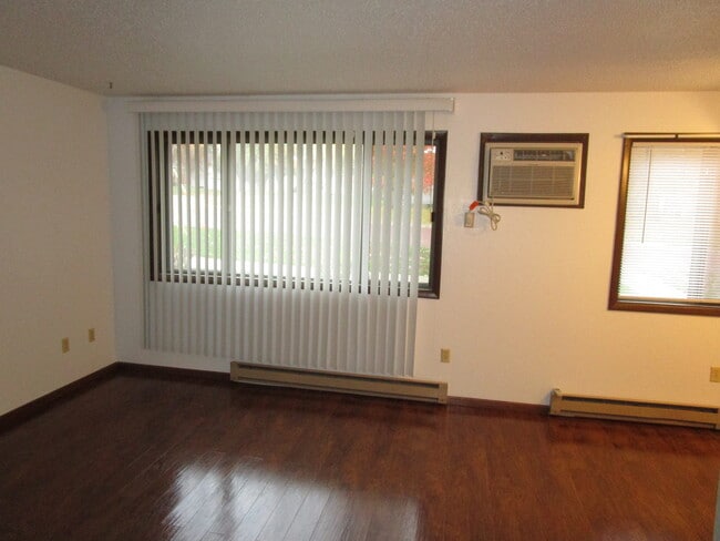 Building Photo - 830 S Moore St