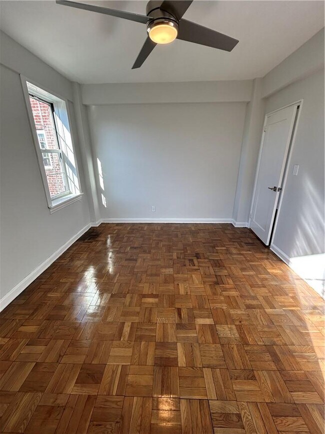 Foto del edificio - 210 Pelham Rd