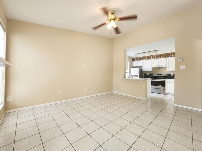 Building Photo - 3900 Woodchase Dr