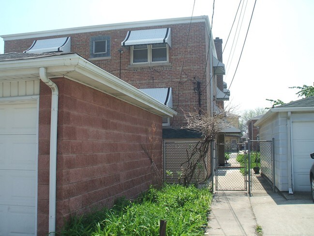 Building Photo - 3736 W 59th St