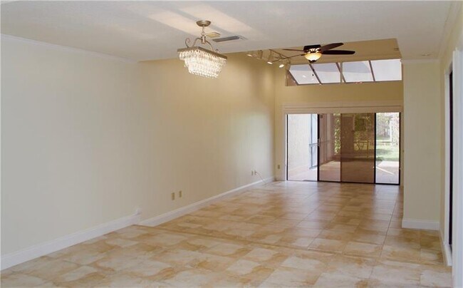 Foto del edificio - 6722 Canary Palm Cir