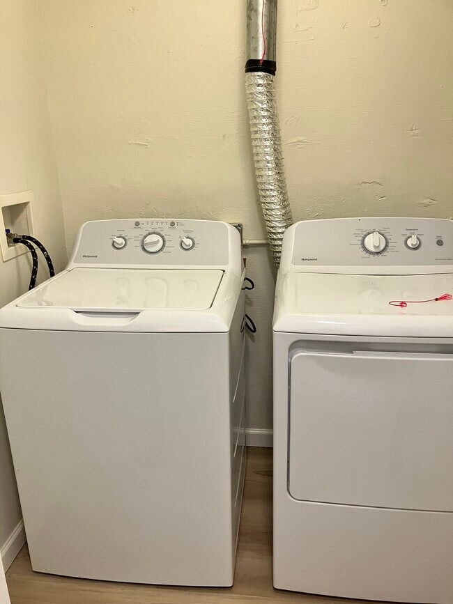 Full size washer and dryer in unit - 3022 SW 12th Ave