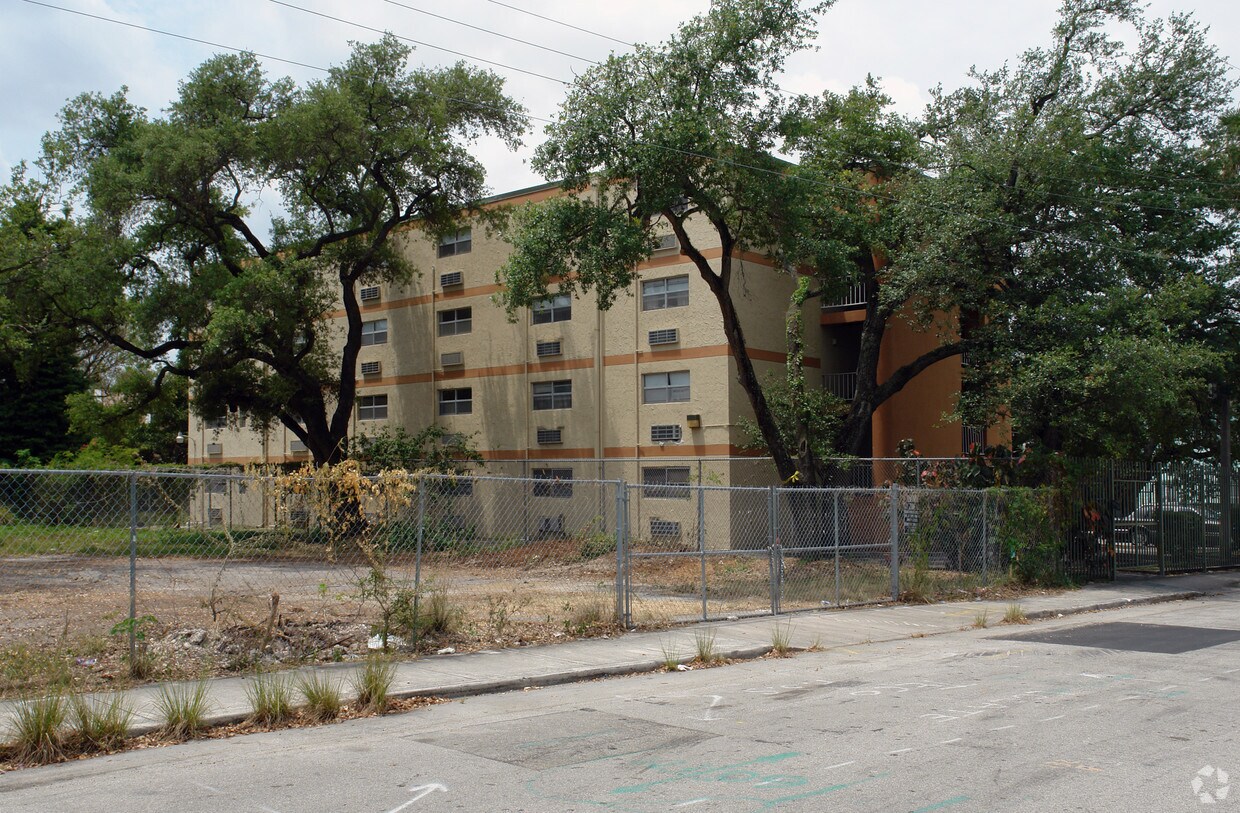 Primary Photo - Parkside