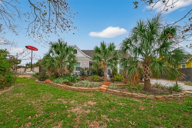 Building Photo - 717 W 30th St