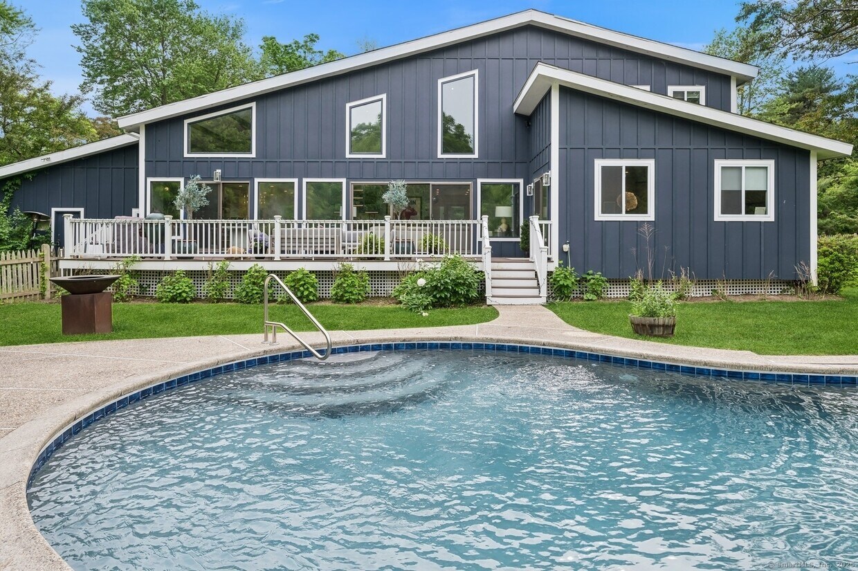 Primary Photo - 387 Stanwich Rd