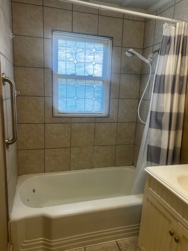 Foto del edificio - 116 W Rickert Ave