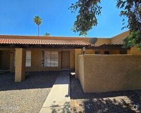 Building Photo - 715 N Arrowhead Dr