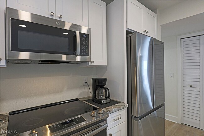 Foto del edificio - 2885 Palm Beach Blvd