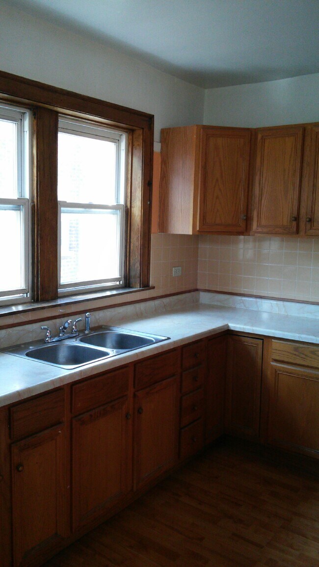 Building Photo - 7825 S Phillips Ave