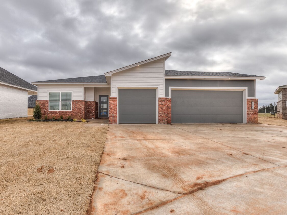 Primary Photo - Beautiful New Construction Home in Edmond