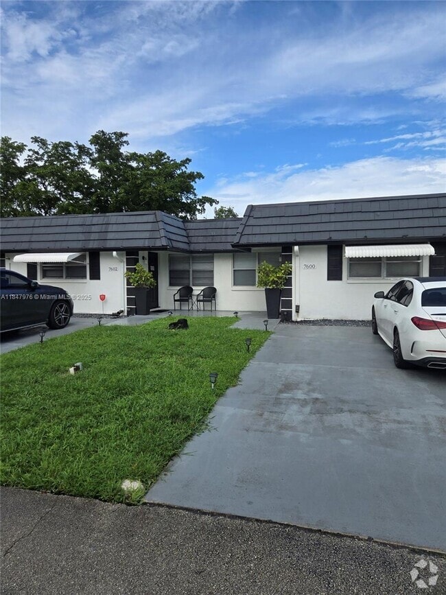 Building Photo - 7602 NW 73rd Terrace