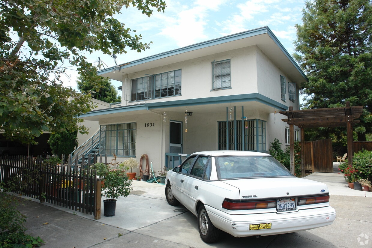 Building Photo - 1021-1031 Vermont St
