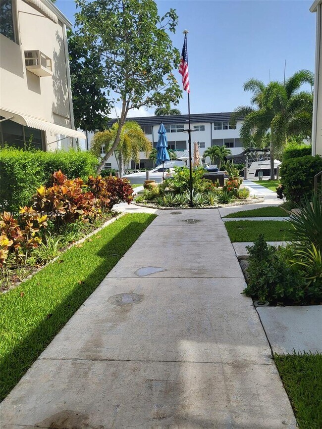 Foto del edificio - 901 N Birch Rd