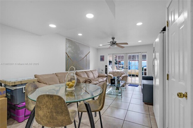 Foto del edificio - 4428 W 10th Ct