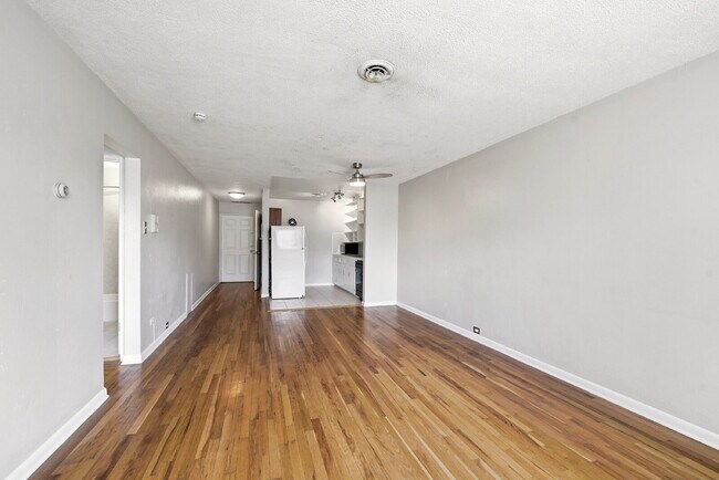 Foto del edificio - $1,580.95 with $300 off the first month's rent, 1 Beds - 1 Bath, Condo in Denver with Onsite Laun...