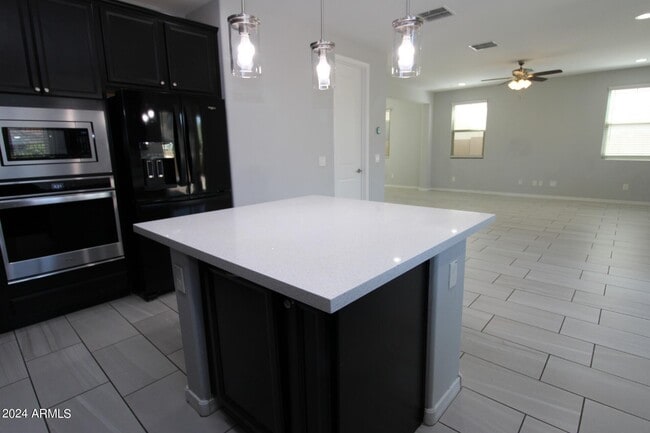 Building Photo - 2092 E Lantana Dr