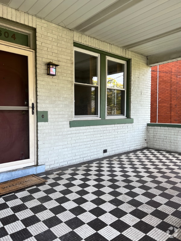 Building Photo - 5604 Fair Oaks St