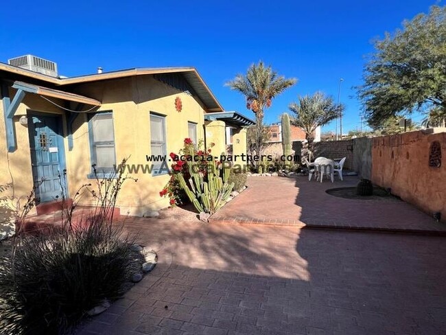 Photo - Three Bedroom in University area House