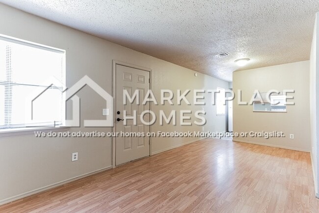 Building Photo - 404 E Texas Dr