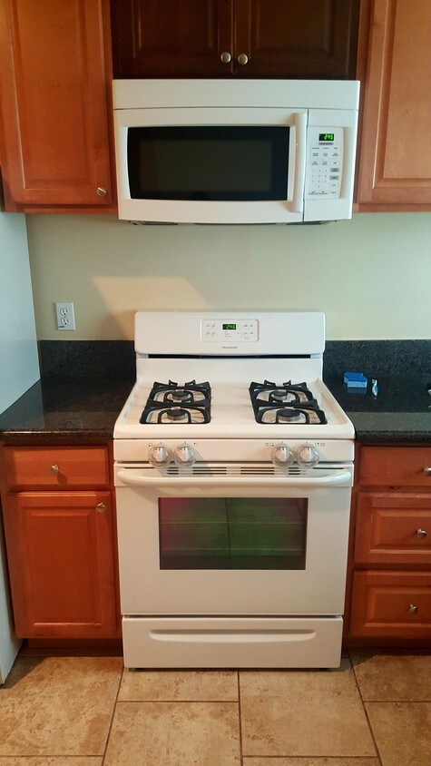 Building Photo - 2125 Lake Ave