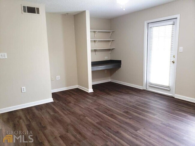 Building Photo - 3101 Primrose Path