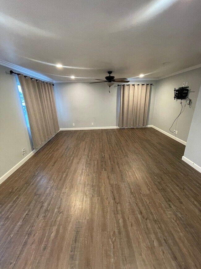 Foto del edificio - 1534 Ventura Way