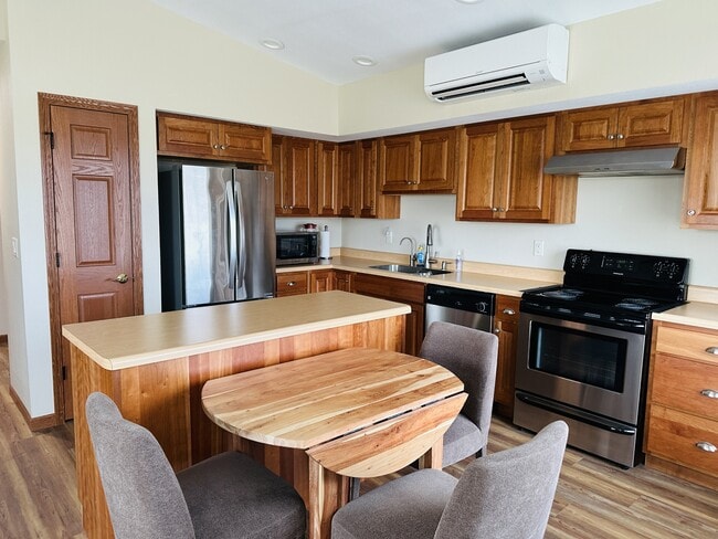 Building Photo - 8102 N Scheider Rd