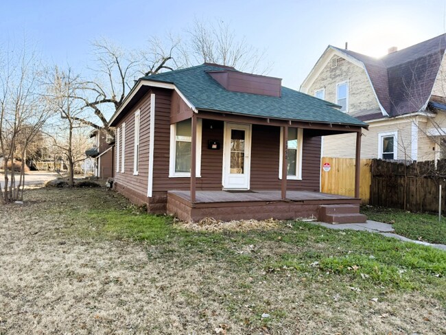 Foto del edificio - 1250 N Jefferson Ave