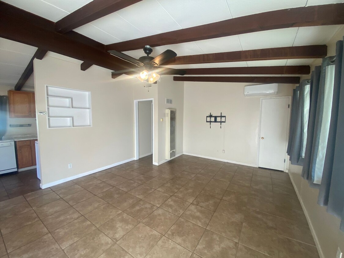 Foto principal - West Palmdale 2 bedroom