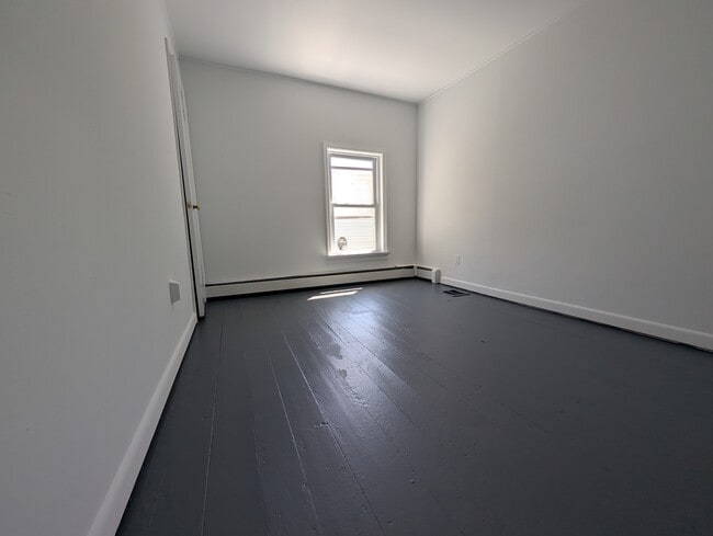 Building Photo - 18 4th St