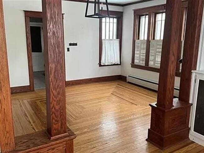 Building Photo - Comfortable home f6