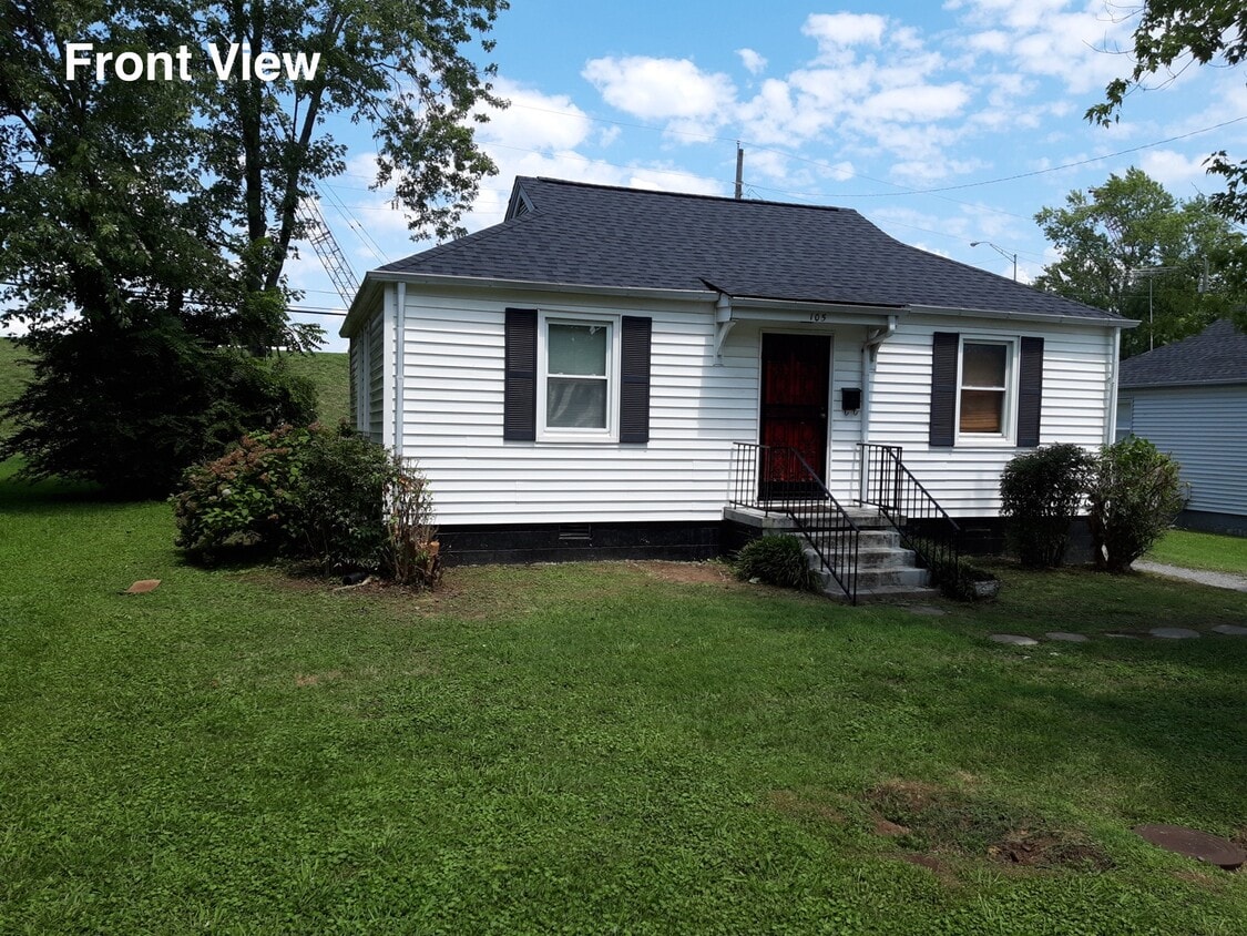 Primary Photo - 105 Meadowbrook St
