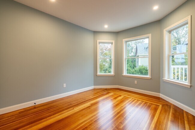 Foto del edificio - 663 Columbia Rd