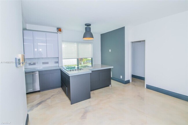 Foto del edificio - 3 br, 2 bath Condo - 8694 Via Reale Apt 3