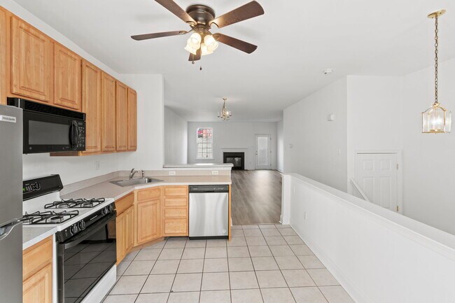 Building Photo - 304 E Elm St