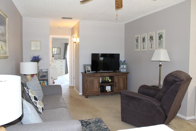 Building Photo - 30 Lake Vista Trail