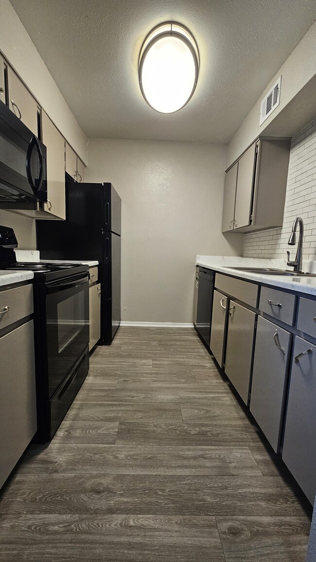 Building Photo - Northridge Villas