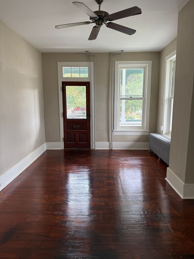 Building Photo - 128 N Barbara St