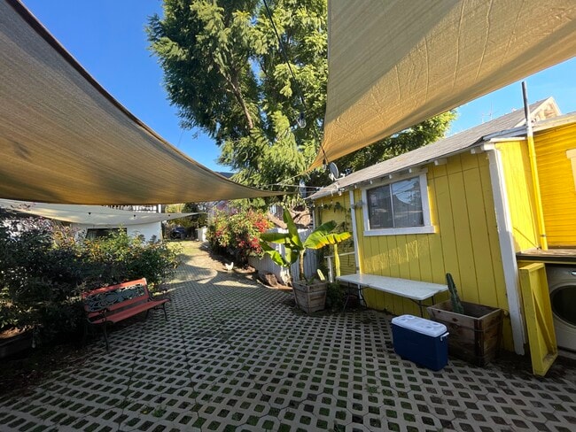 Bungalow side driveway - 3160 Atwater Ave