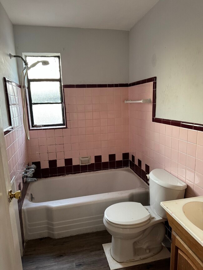 Building Photo - 1217 Franklin Ave