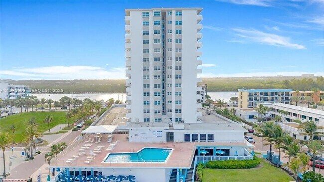 Foto del edificio - 3111 N Ocean Dr