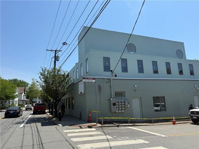 Building Photo - 536 Smith St