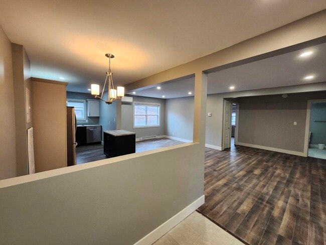 Building Photo - 8 Mitchell St