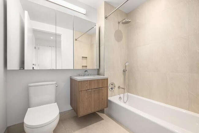 Building Photo - 1 bedroom in Queens NY 11101