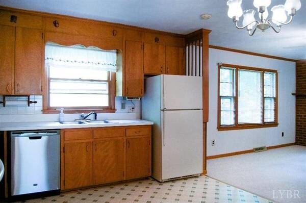 Building Photo - 1225 Lakeview Dr