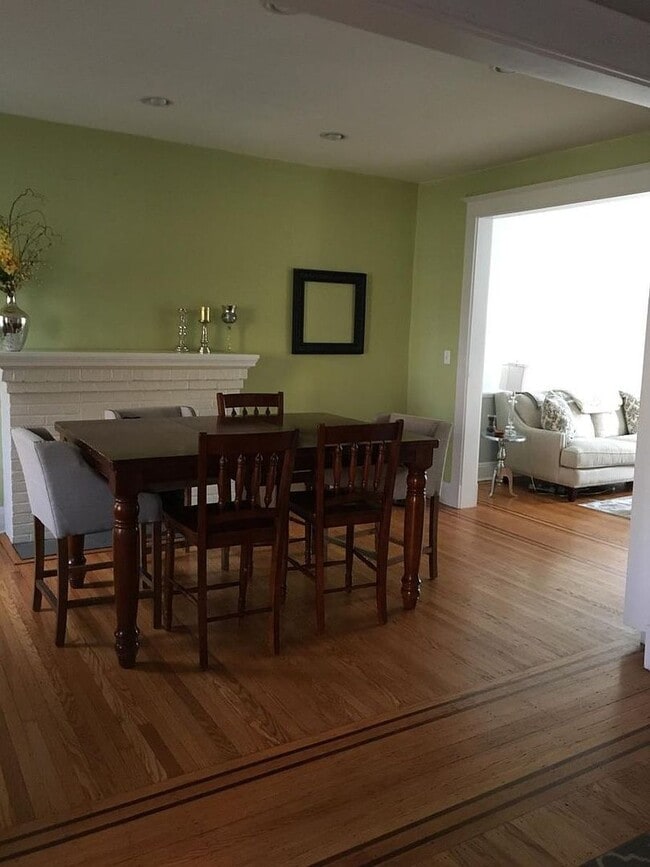Building Photo - Remington 5BR Rowhome Available 6/1 | Steps to JHU | Finished Basement Bed/Bath | 2,300 Sq Ft