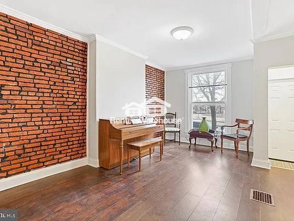 Foto del edificio - 2704 Wilkens Ave