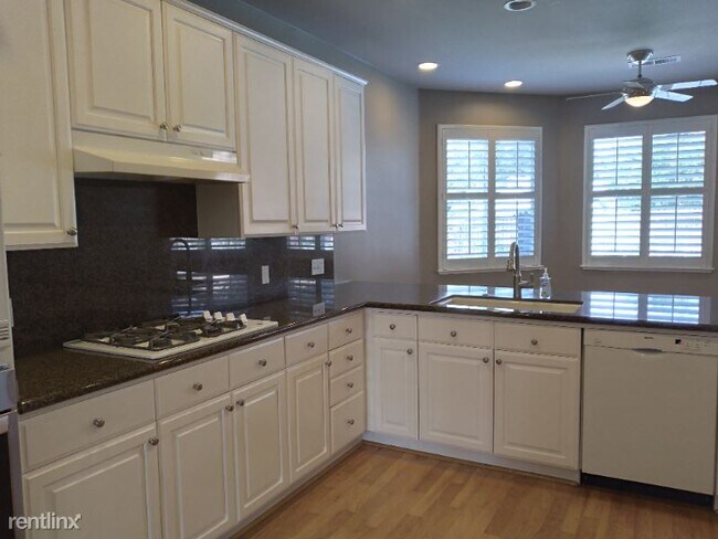 Building Photo - 4 br, 3 bath House - 553 W Fallbrook Ave