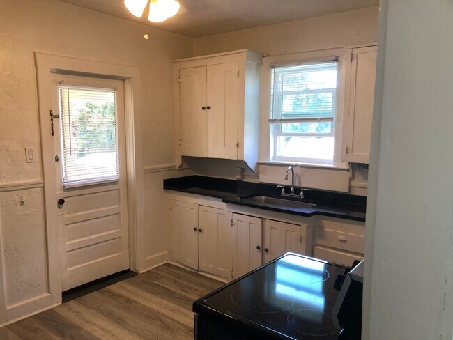 Foto del edificio - 416 Goodall Ave