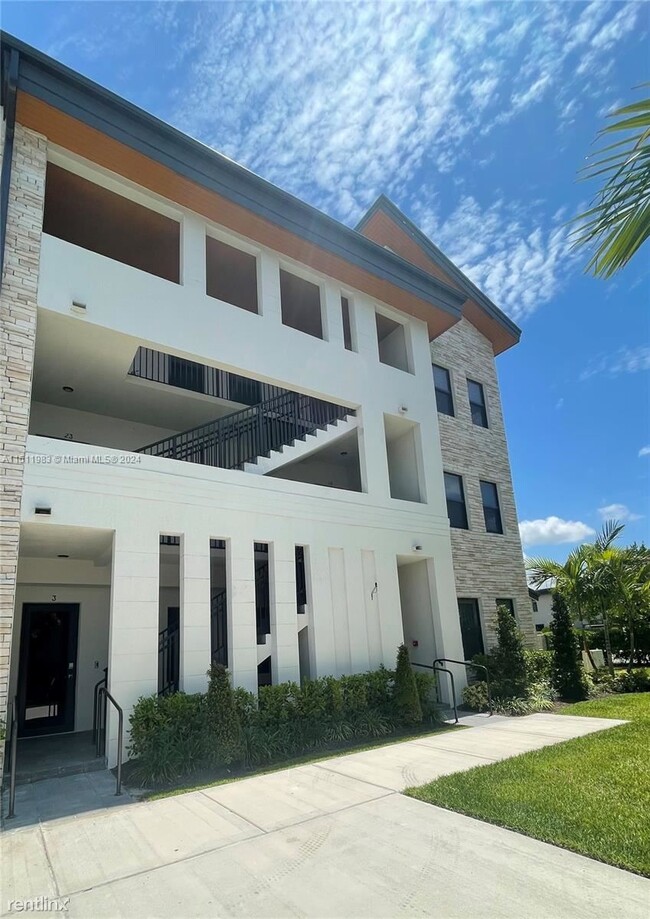 Building Photo - 3 br, 2 bath House - 7905 NW 104th Ave Apt 24